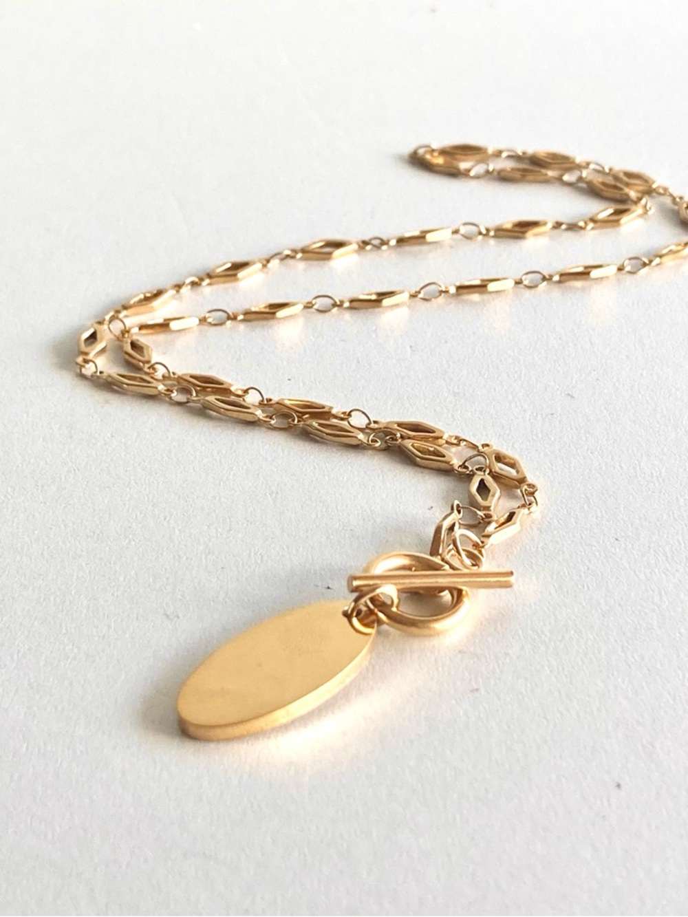 ๐1 day sale๐ Gold-Tone Oval Toggle Necklace Women's Jewelry NWOT - Picture 3 of 6
